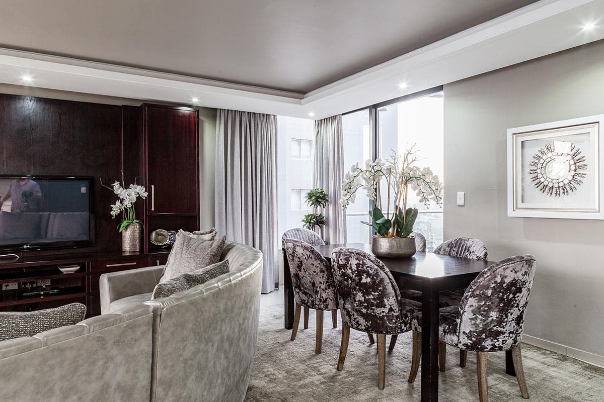 Penthouse Suite – panoramic living area