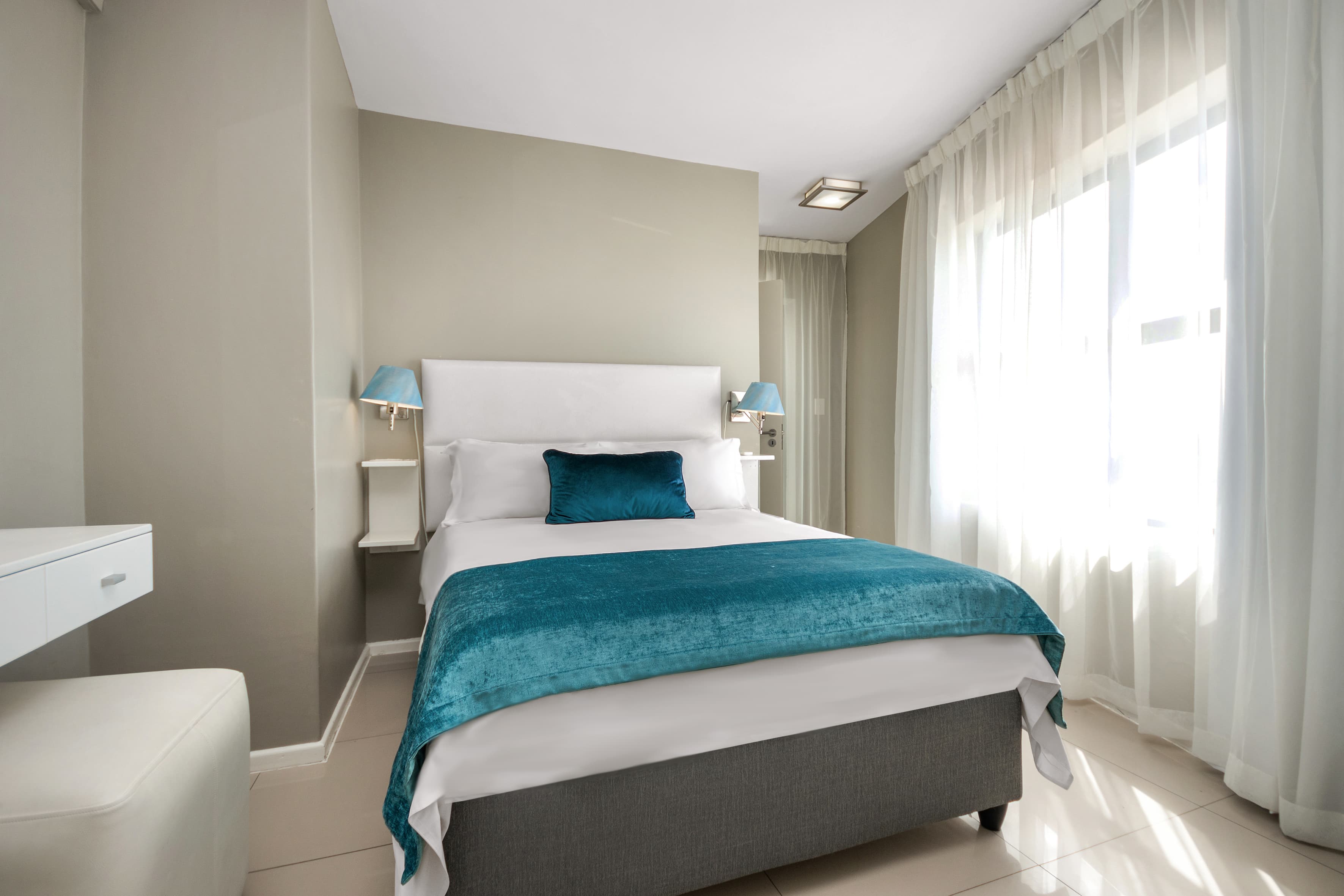 One Bedroom Luxury Suite – photo 12