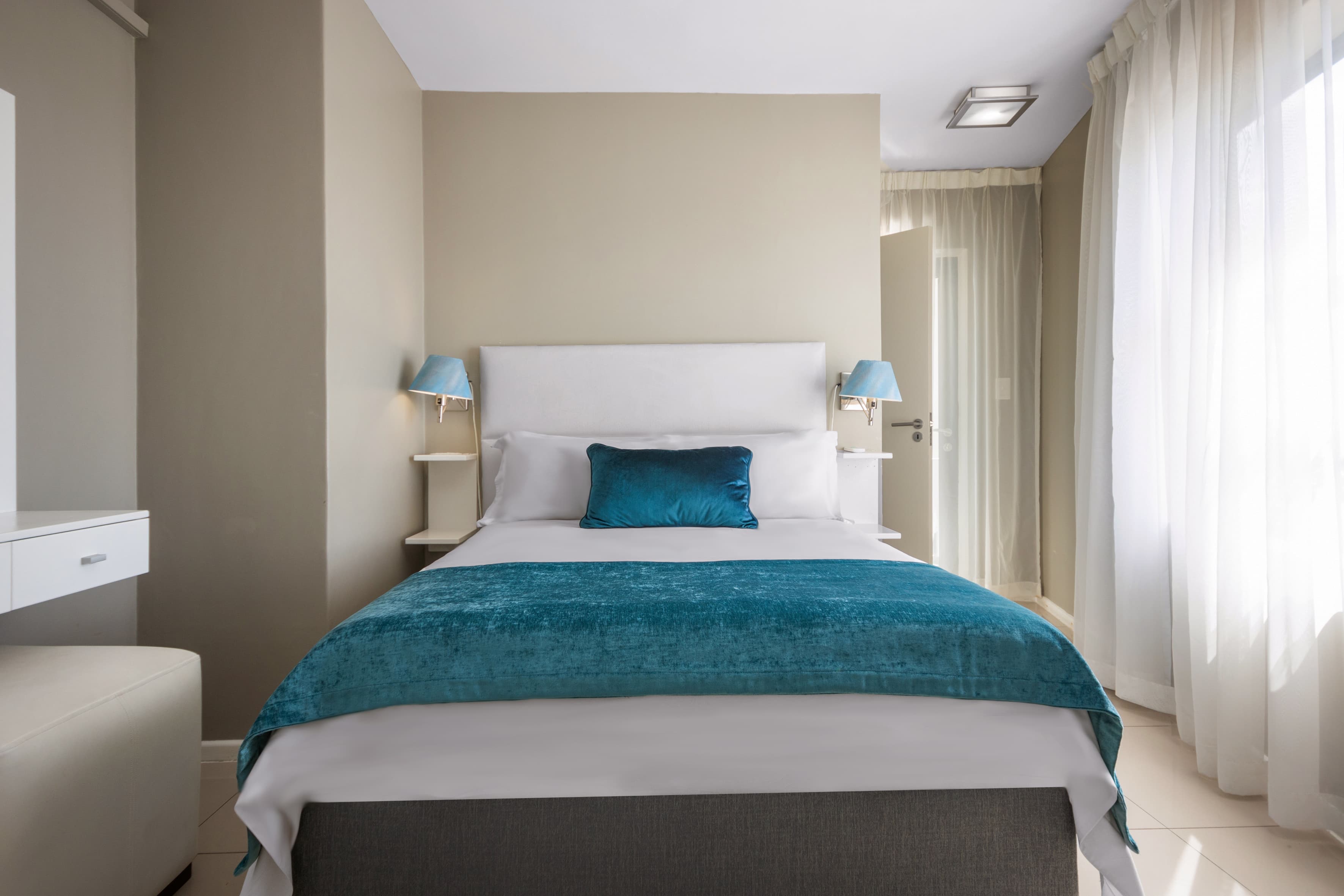 One Bedroom Luxury Suite – photo 14
