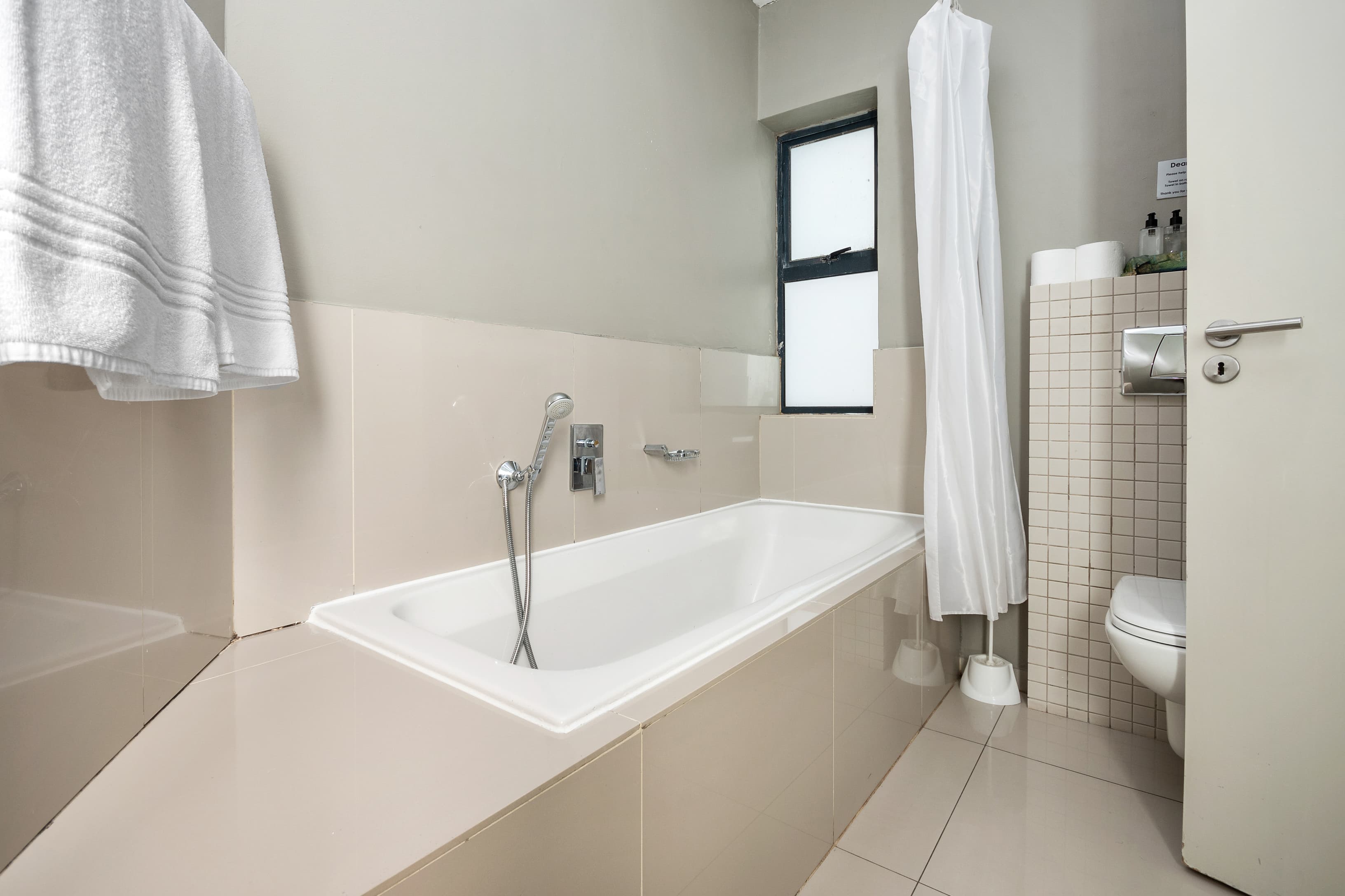 One Bedroom Luxury Suite – photo 15