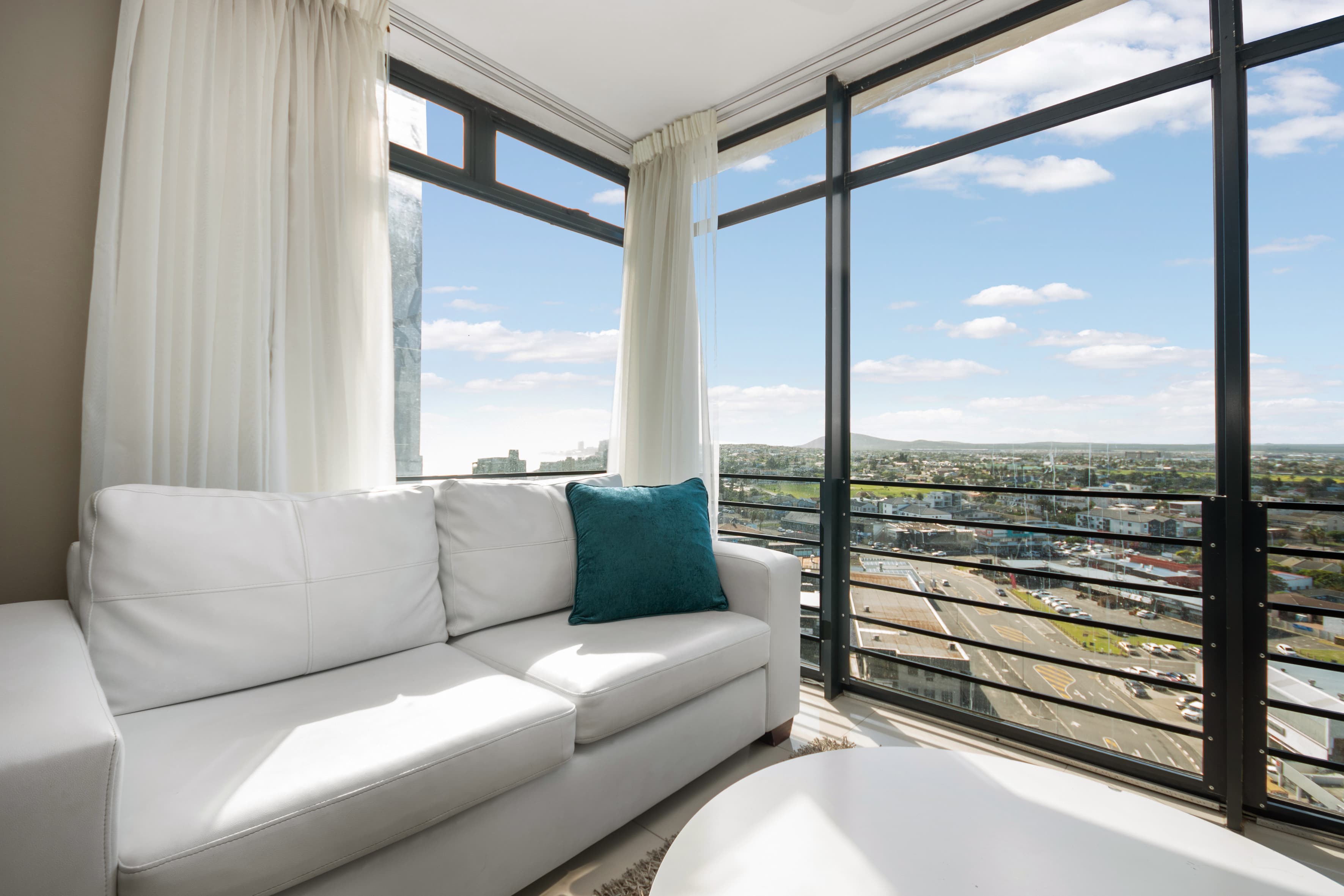 One Bedroom Luxury Suite – photo 6